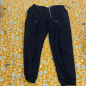 Fabletics women’s scrub set